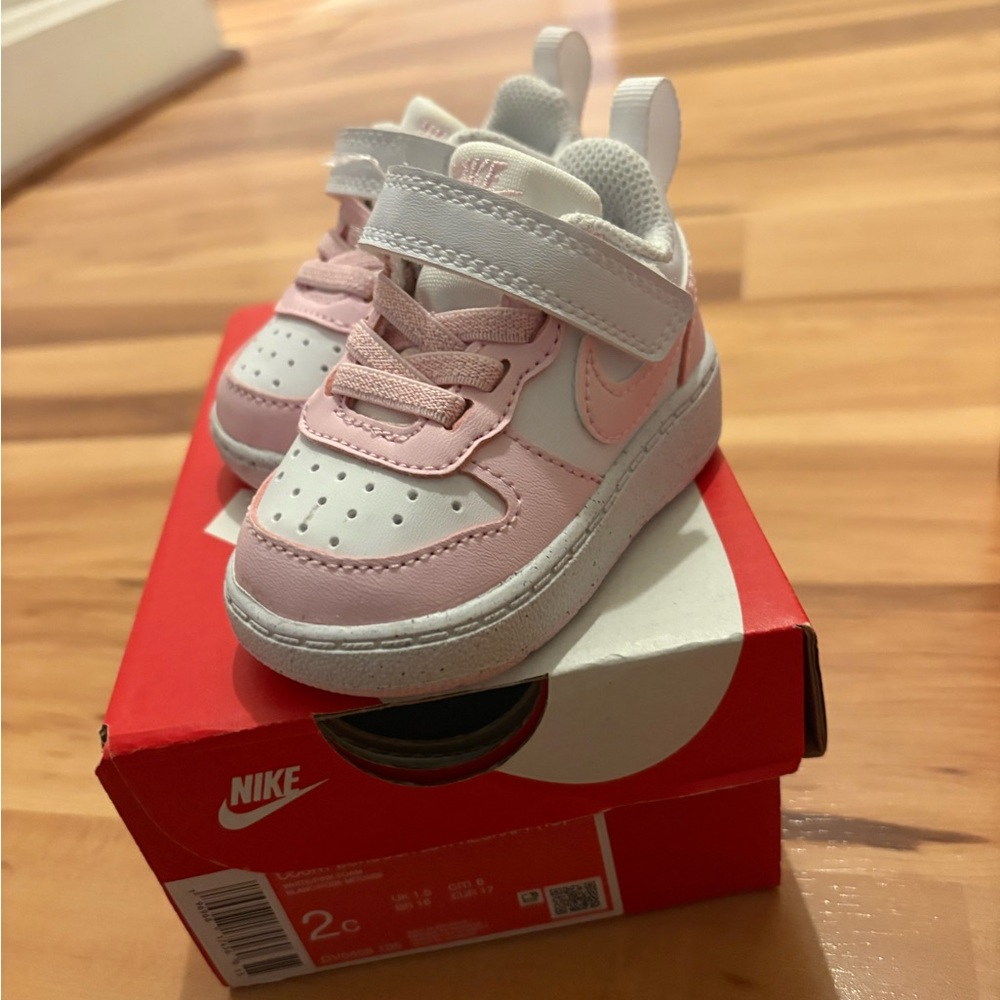 Nike Kids Sneakers in Pink and White